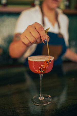 Four Seasons Resort Peninsula Papagayo Celebrates Pride Month with Specialty Cocktails and SIMON VANHEUKELOM'S SPECIAL ART WORKSHOP